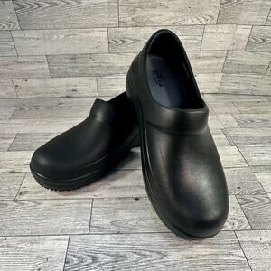 Crocs Shoes Womens Size 9 Black Dual Comfort Non Slip Work Clogs Chef Nursing